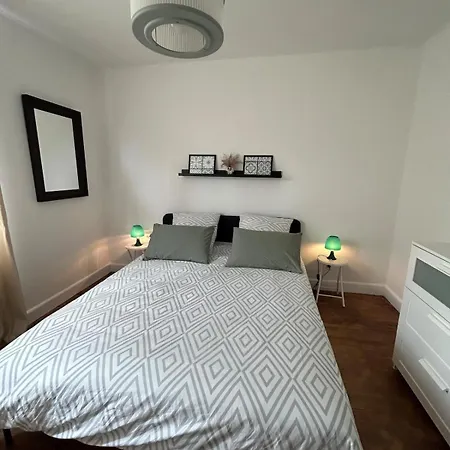 Maison Sur Les Hauteurs De *